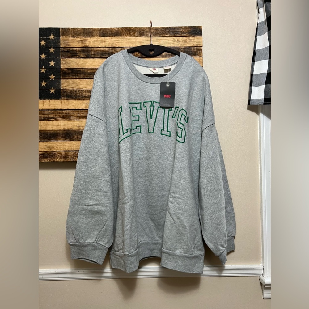 NWT Levi’s Pullover Sweatshirt